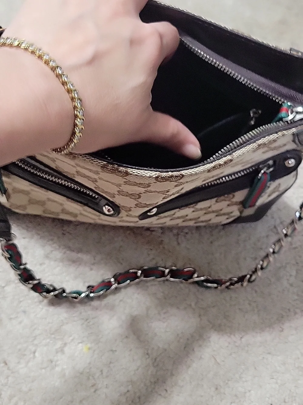 Gucci Beige GG Canvas Shoulder Bag with Brown Leather and Red-Green Chain - Picture 5 of 10